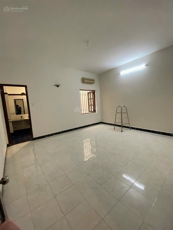 Thông số đẹp 6,1m * 15m nở hậu tài lộc 6,8m  5 tầng  đường cách mạng tháng 8. giá 20 tỷ tl