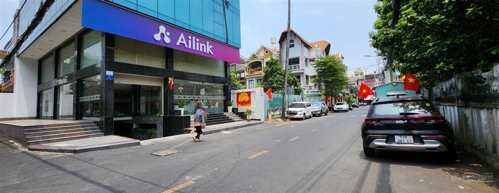 Thông số đẹp 6,1m * 15m nở hậu tài lộc 6,8m  5 tầng  đường cách mạng tháng 8. giá 20 tỷ tl