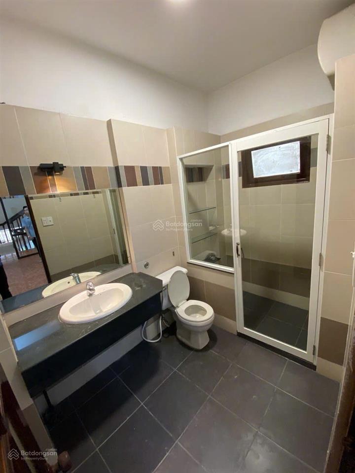 Thông số đẹp 6,1m * 15m nở hậu tài lộc 6,8m  5 tầng  đường cách mạng tháng 8. giá 20 tỷ tl