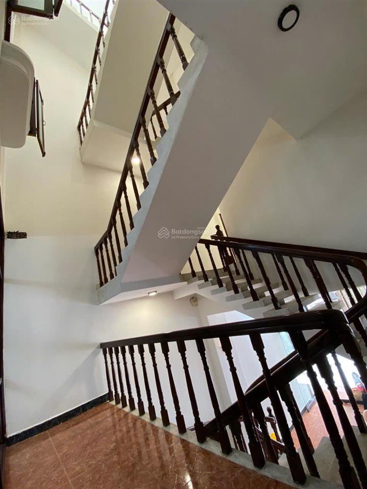 Thông số đẹp 6,1m * 15m nở hậu tài lộc 6,8m  5 tầng  đường cách mạng tháng 8. giá 20 tỷ tl