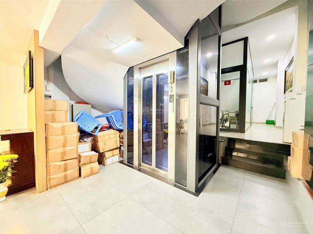 Building mini đường sư vạn hạnh  1 hầm + 5 tầng  thang máy. giá bán 35,9 tỷ thương lượng