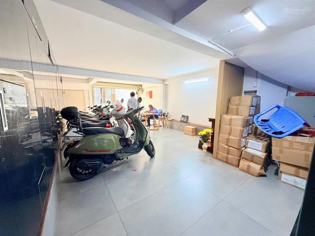 Building mini đường sư vạn hạnh  1 hầm + 5 tầng  thang máy. giá bán 35,9 tỷ thương lượng