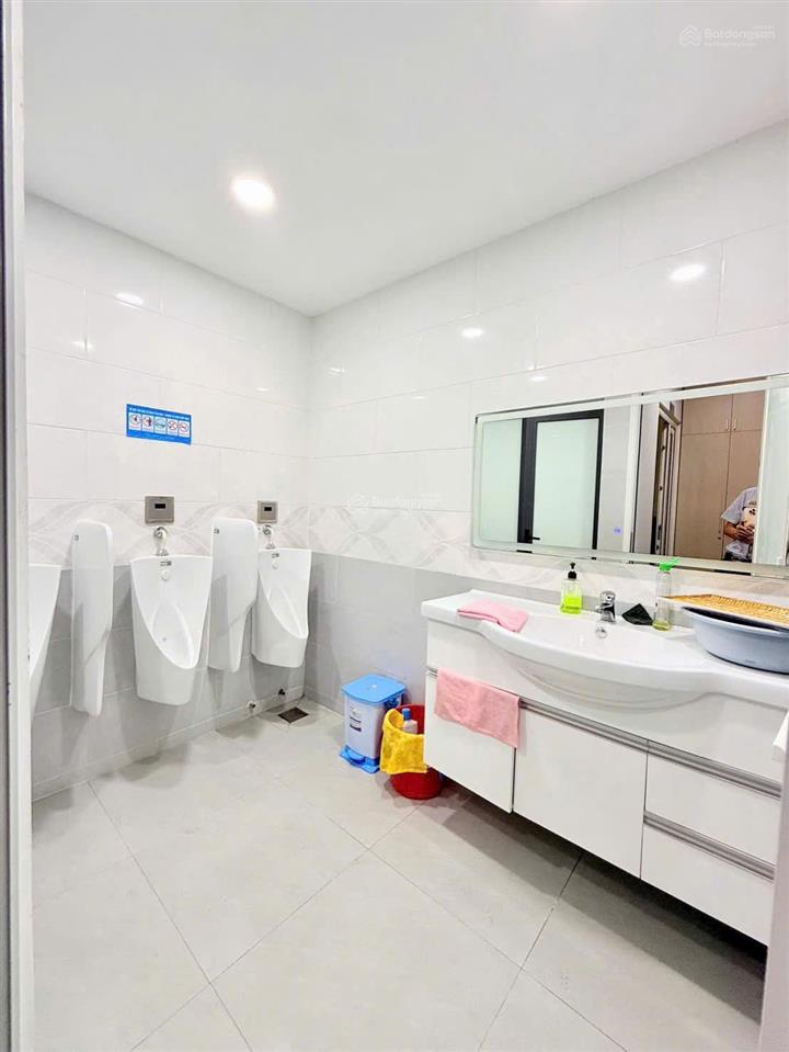 Building mini đường sư vạn hạnh  1 hầm + 5 tầng  thang máy. giá bán 35,9 tỷ thương lượng