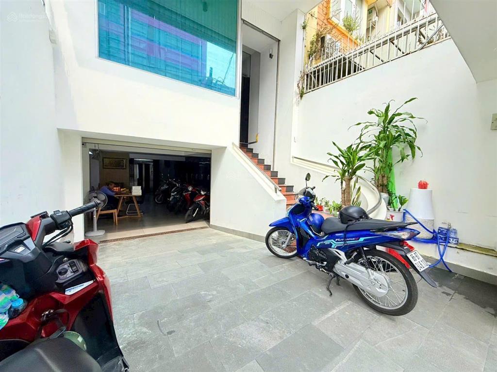 Building mini đường sư vạn hạnh  1 hầm + 5 tầng  thang máy. giá bán 35,9 tỷ thương lượng