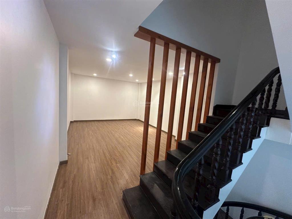 Hot!!!!!! hạ giá bán nhanh từ 17,5 tỷ chỉ còn 15,2 tỷ. hẻm oto 8m đường cmt8. dt 4m*18m  5 tầng