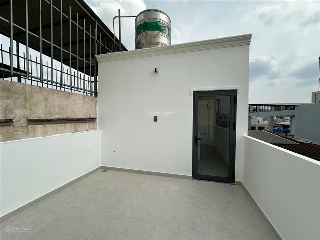 Hot!!!!!! hạ giá bán nhanh từ 17,5 tỷ chỉ còn 15,2 tỷ. hẻm oto 8m đường cmt8. dt 4m*18m  5 tầng