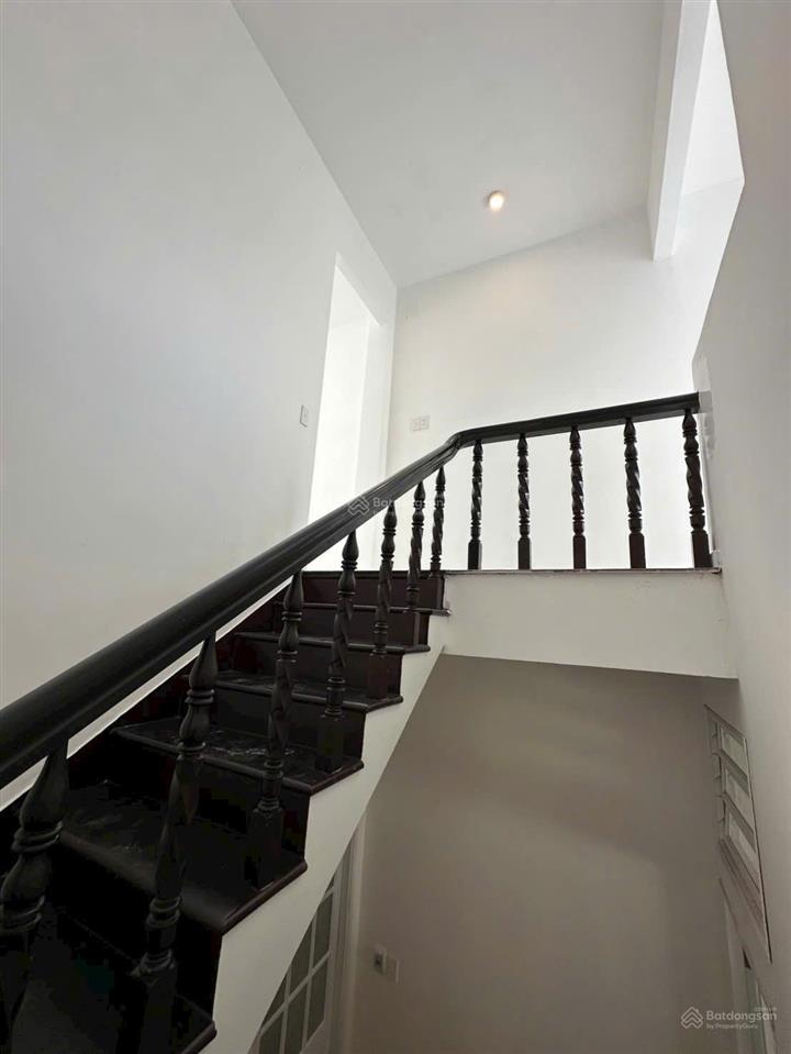 Hot!!!!!! hạ giá bán nhanh từ 17,5 tỷ chỉ còn 15,2 tỷ. hẻm oto 8m đường cmt8. dt 4m*18m  5 tầng