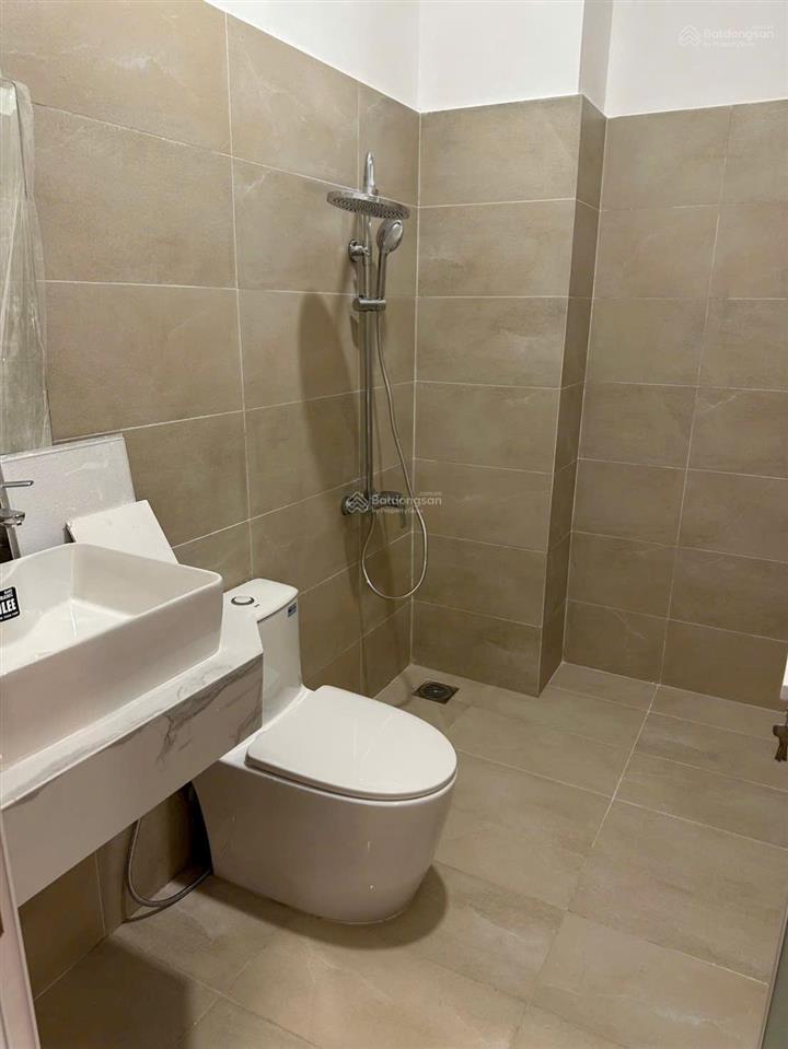 Hot!!!!!! hạ giá bán nhanh từ 17,5 tỷ chỉ còn 15,2 tỷ. hẻm oto 8m đường cmt8. dt 4m*18m  5 tầng
