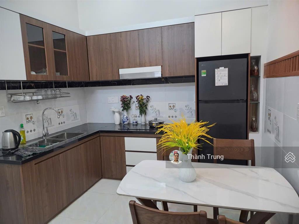 Bán căn nhà 2 mặt tiền đường ô tô, gần vincom quận 9. 1 trệt 1 lầu 3 pn, giá chỉ 5 tỷ 680tr tl