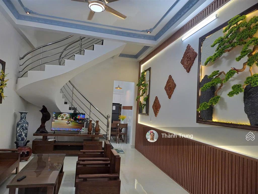 Bán căn nhà 2 mặt tiền đường ô tô, gần vincom quận 9. 1 trệt 1 lầu 3 pn, giá chỉ 5 tỷ 680tr tl