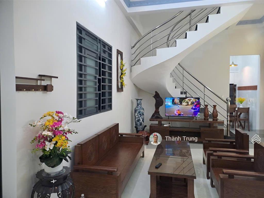 Bán căn nhà 2 mặt tiền đường ô tô, gần vincom quận 9. 1 trệt 1 lầu 3 pn, giá chỉ 5 tỷ 680tr tl