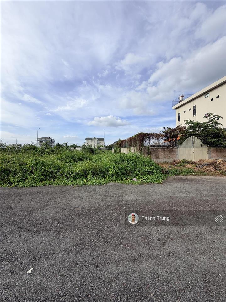 Bán lô d mặt view sông, hướng đông nam mát mẻ, giá 93tr/m2 tl rẻ nhất trục mặt sông. sổ hồng riêng