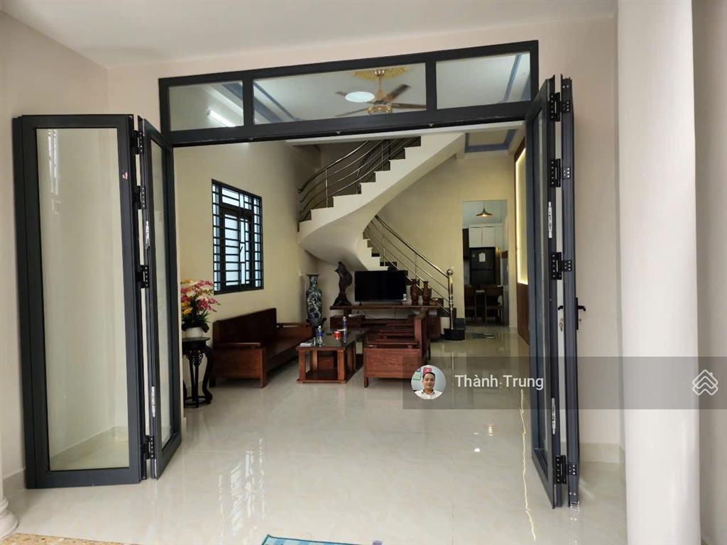 Bán căn nhà 2 mặt tiền đường ô tô, gần vincom quận 9. 1 trệt 1 lầu 3 pn, giá chỉ 5 tỷ 680tr tl