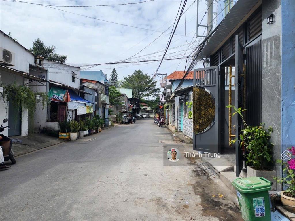 Bán căn nhà 2 mặt tiền đường ô tô, gần vincom quận 9. 1 trệt 1 lầu 3 pn, giá chỉ 5 tỷ 680tr tl