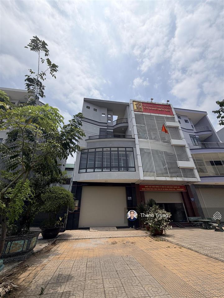 Chủ đang rất gấp bán! căn nhà mặt tiền kinh doanh đường huy cận 30m. giá rẻ nhất thị trường