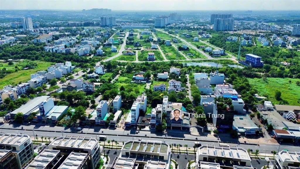 Gấp bán trong tháng 4 có giá rất tốt. bán nền đất nhà phố mặt tiền 655. đối diện the global city