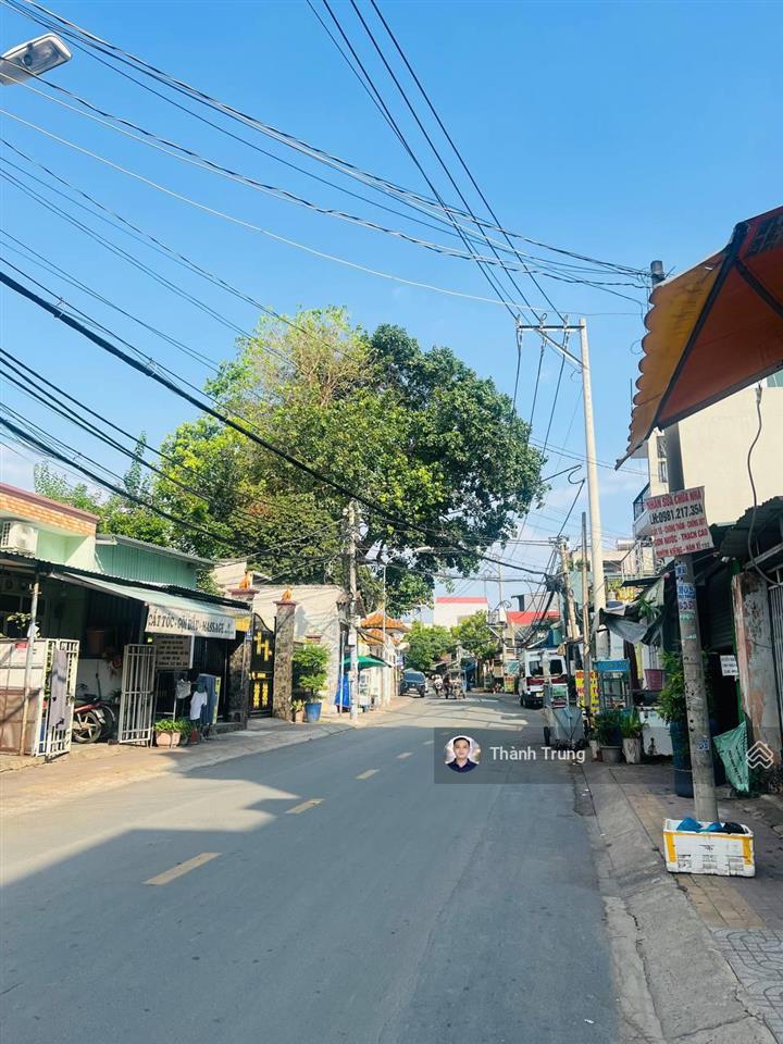 Bán căn nhà 3 tầng lầu góc 2 mặt tiền kinh doanh đường số 297, gần đại học văn hoá. 10,9 tỷ tl