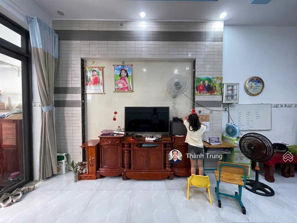 Chủ đang gấp bán, căn nhà đẹp hxh gần chợ 339. 1 trệt 1 lầu, 3 pn giá chỉ 6,5 tỷ còn thương lượng
