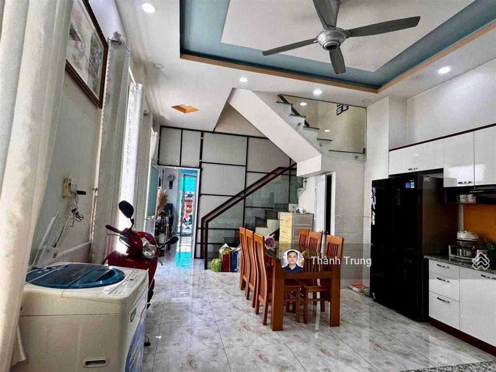 Căn này chủ giảm mạnh 2 tỷ bán nhanh trong tuần. nhà góc 2 mặt tiền đường số 11. 1t 2l, 3pn  4wc