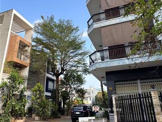Bán nhà phố rẻ nhất kdc nam long hiện tại. nhà 1 trệt 2 lầu giá chỉ 10,5 tỷ. đối diện công viên
