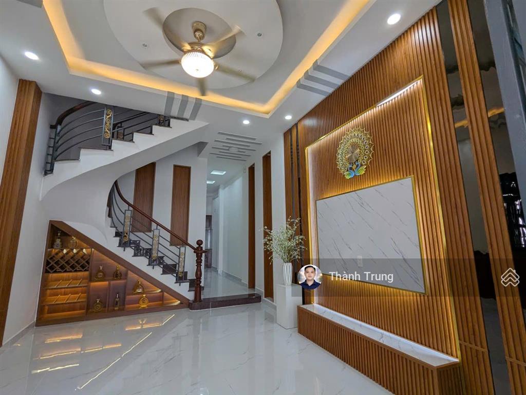 Thiện chí bán nhanh trong tháng. căn nhà góc 2 mặt tiền đẹp tại đường số 18, btđ, quận 2