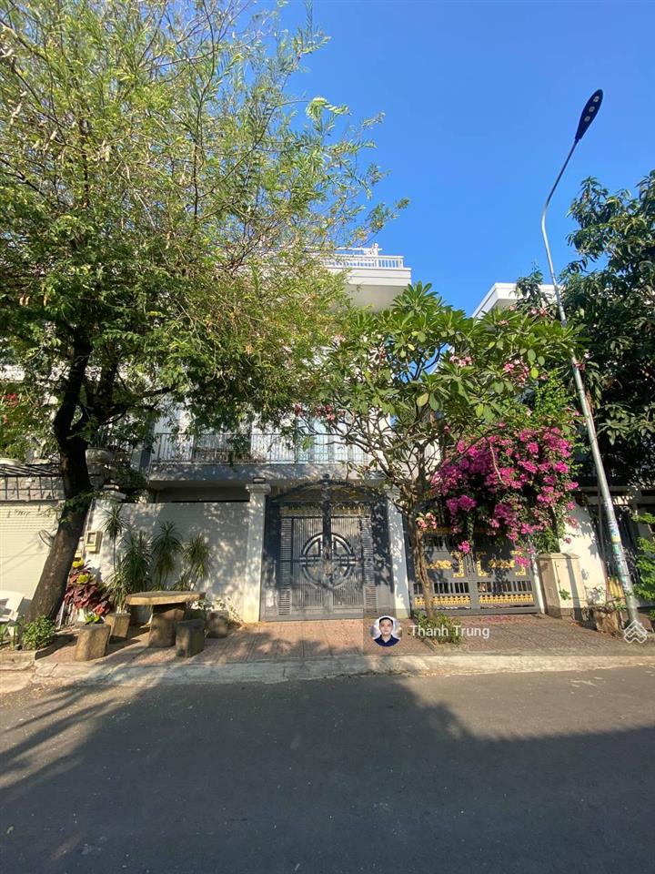 Chủ thiện chí muốn bán nhanh trong tuần, căn biệt thự ngay liên phường gần the global city giá tốt