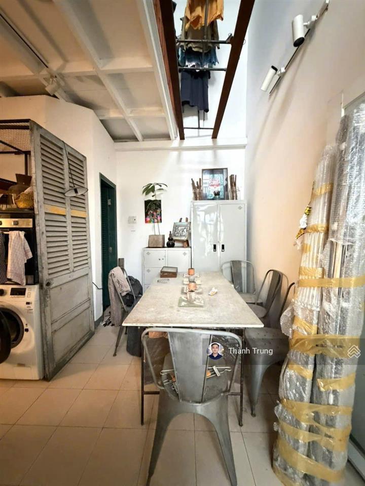 Bán căn nhà góc 2 mặt tiền đường số 61, thảo điền  quận 2. đường ô tô thông, giá chỉ 9,9 tỷ còn tl