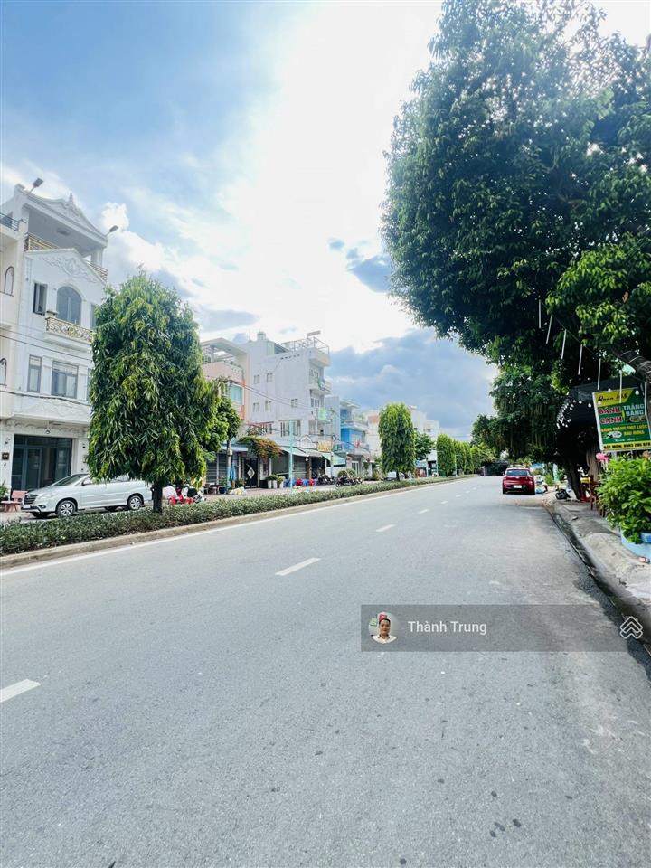 Gấp bán, căn nhà mặt tiền đại lộ 2 phước long, gần chợ, giá chỉ 12 tỷ còn tl. vị trí đẹp