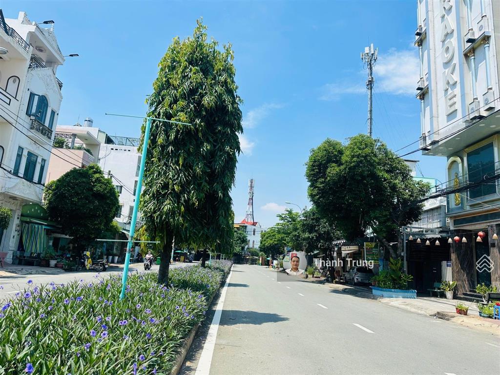 Gấp bán, căn nhà mặt tiền đại lộ 2 phước bình, gần chợ, giá chỉ 12 tỷ còn tl giá tốt, vị trí đẹp