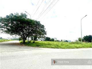 Bán gấp lô góc đẹp tại khu phú nhuận. vị trí đẹp, gần the global city giá 90tr/m2. sổ hồng riêng