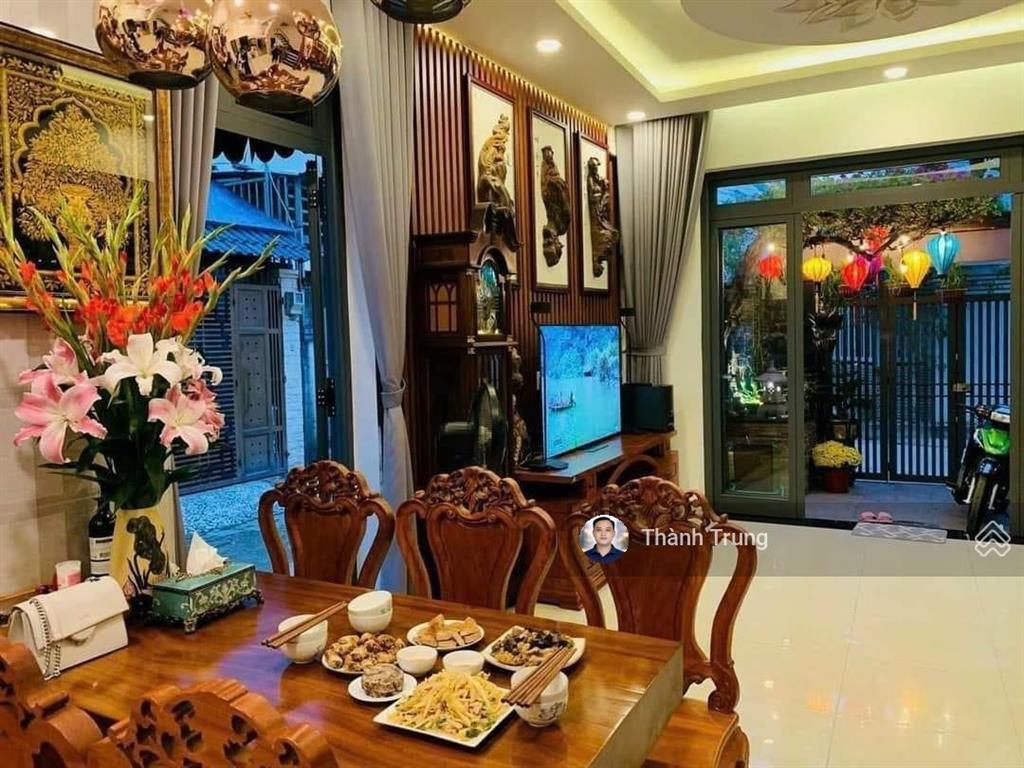 Bán căn nhà góc 2 mặt tiền hẻm xe hơi  nhà đẹp như hình  giá chỉ 6,4 tỷ. gần chợ, gần trường học.