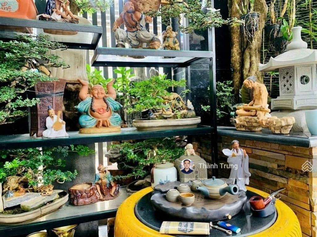 Bán căn nhà góc 2 mặt tiền hẻm xe hơi  nhà đẹp như hình  giá chỉ 6,4 tỷ. gần chợ, gần trường học.