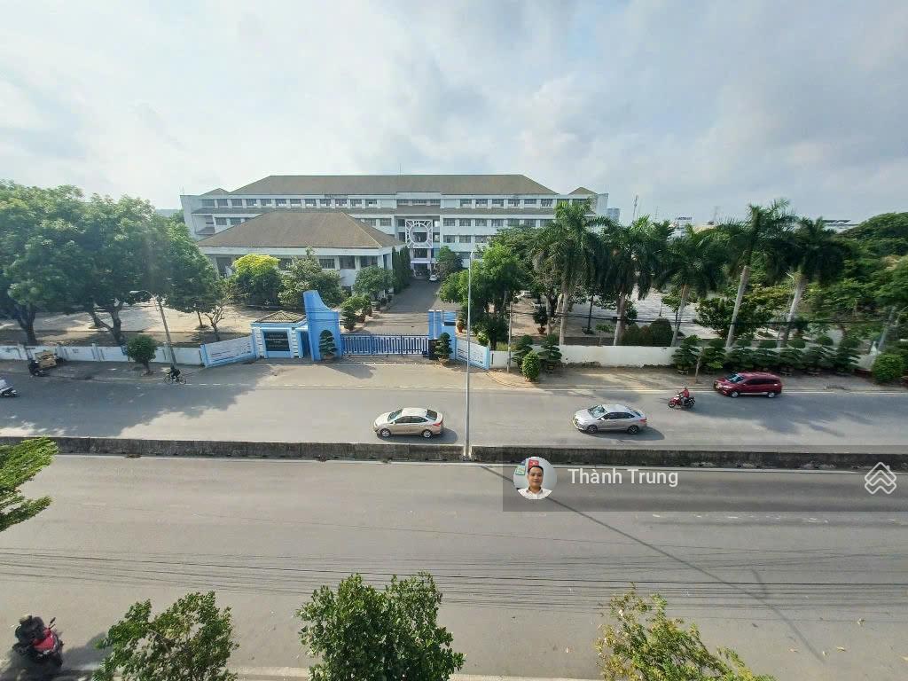 Bán nhà mặt tiền kinh doanh đường liên phường, vị trí giáp the global city. số nhà siêu đẹp, giá rẻ