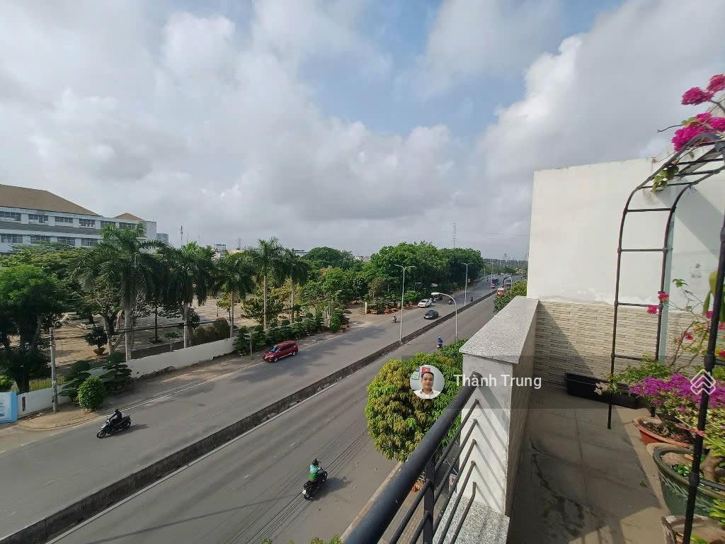 Bán nhà mặt tiền kinh doanh đường liên phường, vị trí giáp the global city. số nhà siêu đẹp, giá rẻ