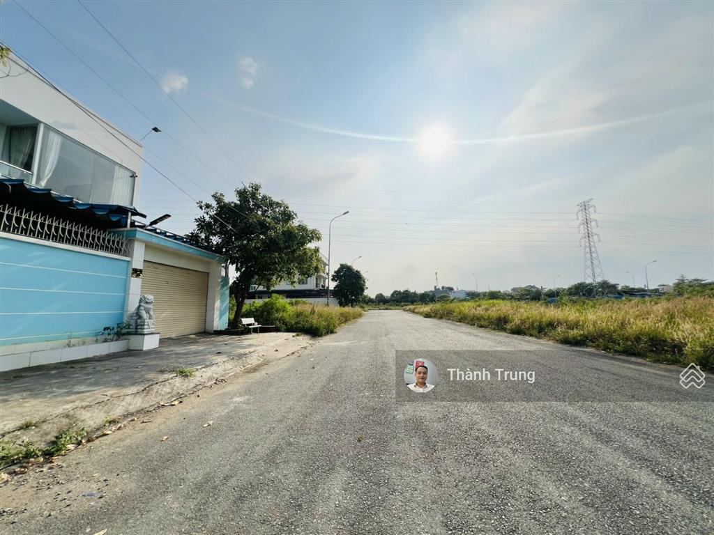 Bán lô d mặt view sông, hướng đông nam mát mẻ, giá 90tr/m2 giá hời trục mặt sông. sổ hồng riêng