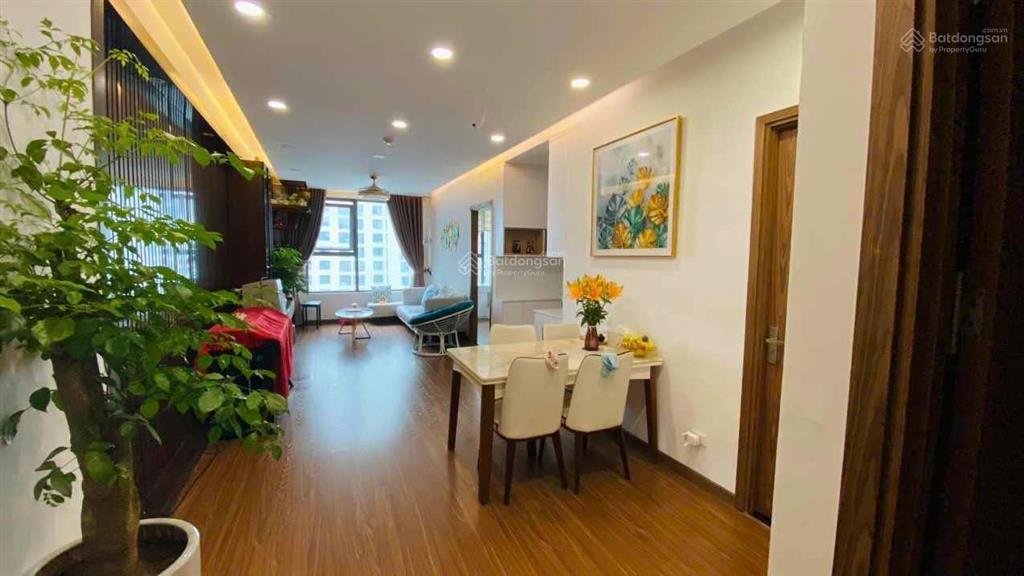 Chính chủ cần bán căn hộ 75 m2, 2 ngủ, 2 vệ sinh, full đồ.  0335 363 ***