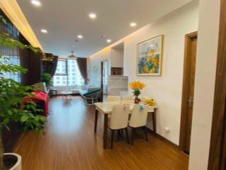 Chính chủ cần bán căn hộ 75 m2, 2 ngủ, 2 vệ sinh, full đồ.  0335 363 ***