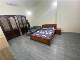 Cho thuê nhà 4 tầng 1 lửng tổng 160m2 phù hợp làm văn phòng, cửa hàng, kho hàng và nhà ở