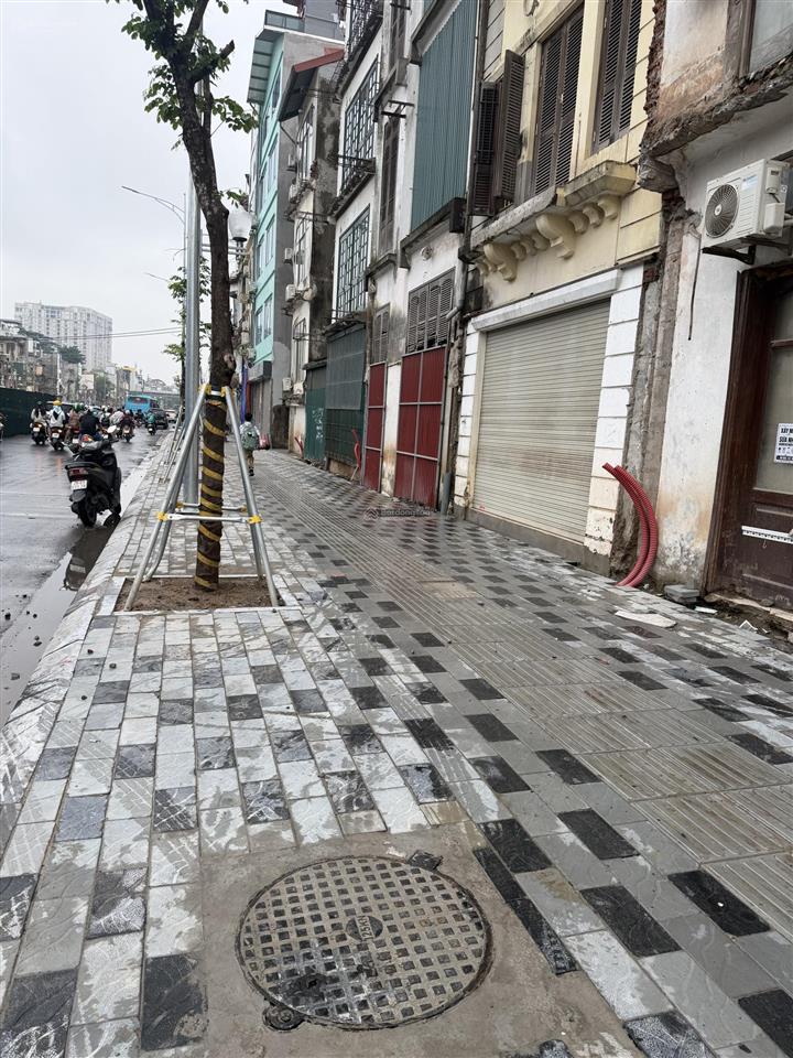 Cho thuê tầng 1 nhà mặt phố ô chợ dừa kéo dài (vành đai 1 mới mở) 40m2 mặt tiền 5m, vỉa hè 5m