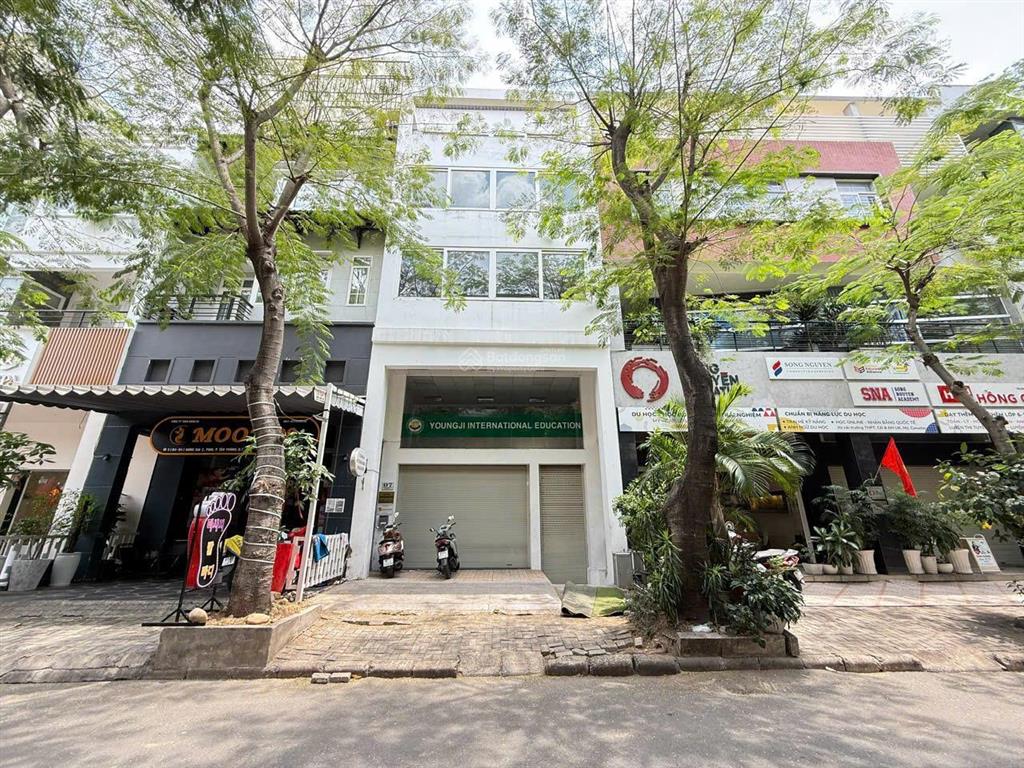 Bán nhà phố hưng gia  hưng phước  phú mỹ hưng giá tốt có thang máy