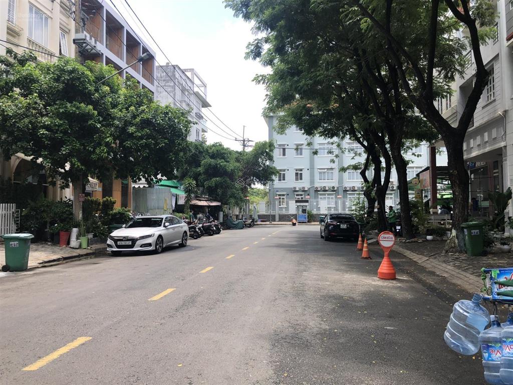 Bán nhà phố mt đường phan khiên ích giá tốt 36.5 tỷ