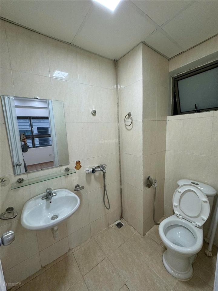 Tôi cần bán nhanh căn hộ 64m2 tòa ct6b thiết kế 2 phòng ngủ đẹp, thoáng, rẻ nhất xa la