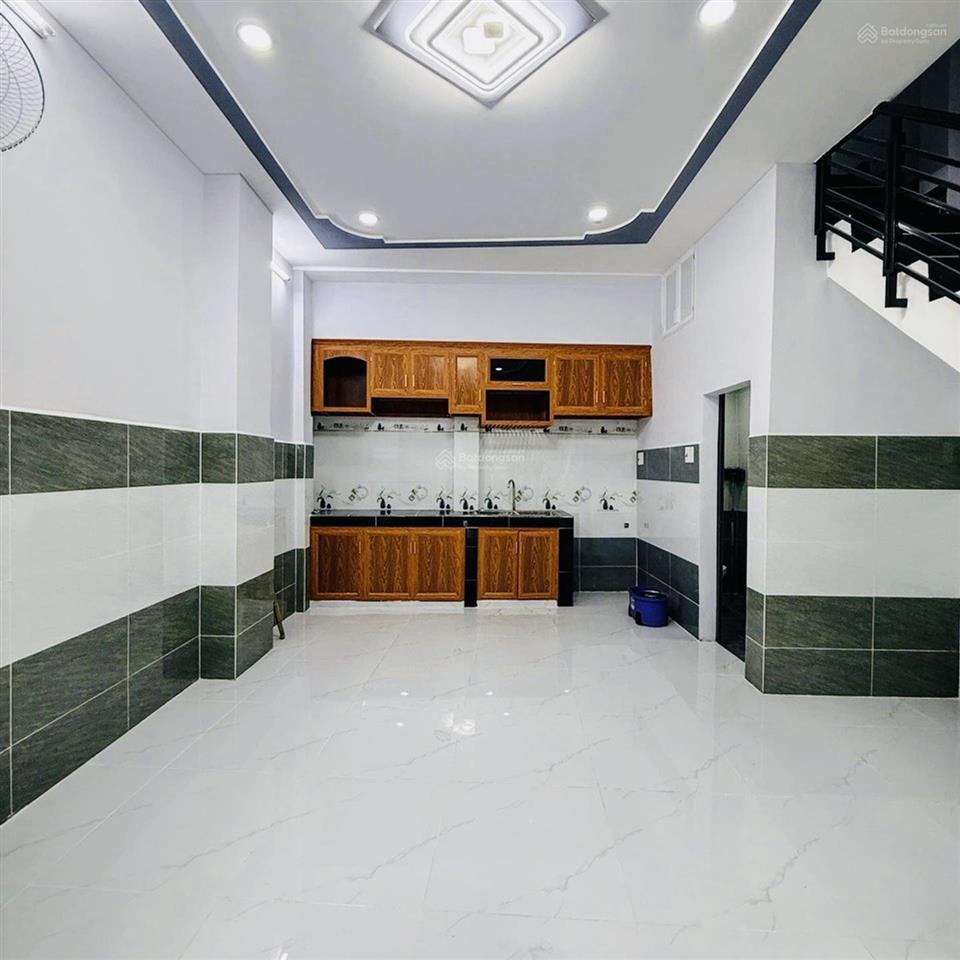 Bán nhà 2 tầng ngay khu tên lửa  hẻm 4 mét  2tỷ93  sát ubnd quận bình tân