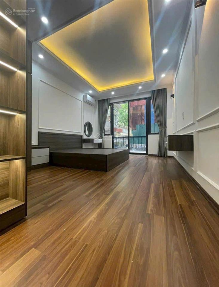 Bán nhà ngõ 206 cổ linh đối diện aeon mall 38m2 5 tầng có sân cổng riêng giá 6,5 tỷ