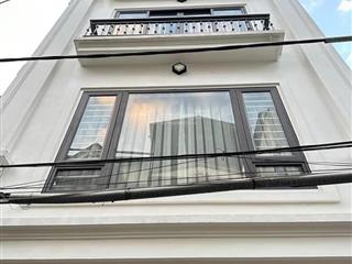 Bán nhà thạch bàn 35m5 tầng ngõ to ô tô đỗ cửa giá 6,8 tỷ (có thương lượng)