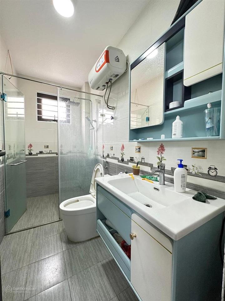 Bán nhà thạch bàn 35m5 tầng ngõ to ô tô đỗ cửa giá 6,8 tỷ (có thương lượng)