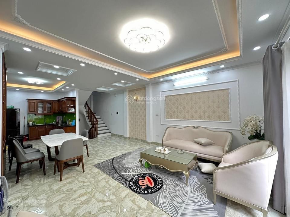 Bán nhà thạch bàn 35m5 tầng ngõ to ô tô đỗ cửa giá 6,8 tỷ (có thương lượng)