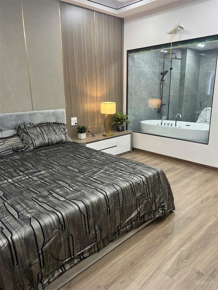 Bán nhà phúc đồng chu huy mân 40m 6 tầng ngõ thông ô tô thang máy, có gara ô tô 9.5 tỷ
