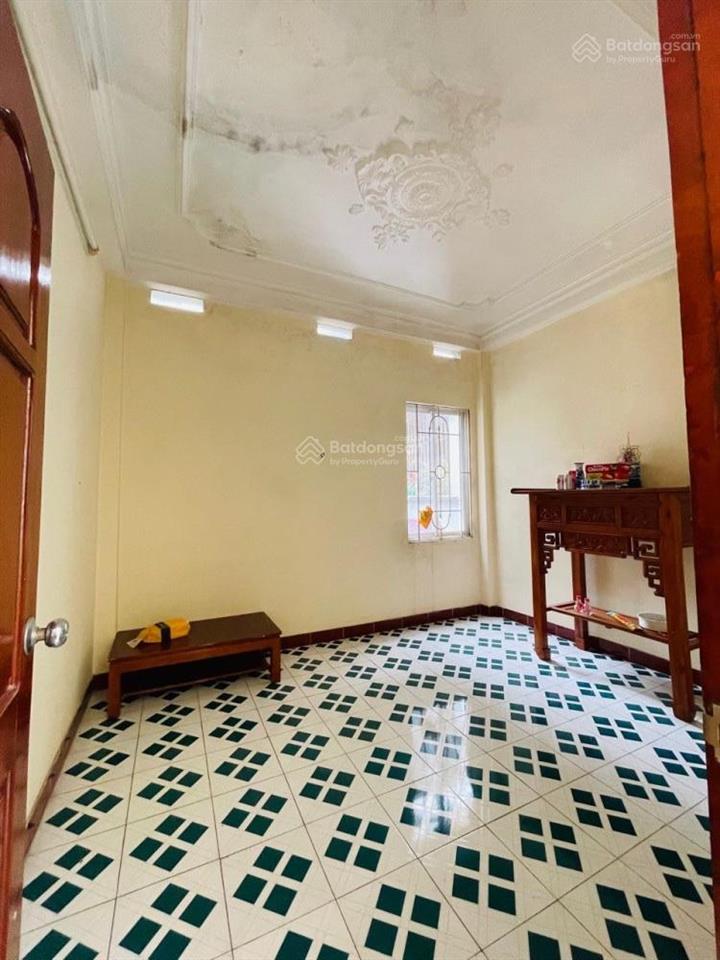 Tt cầu giấy  nhà dân xây 2 mặt ngõ trước sau  ô tô đỗ cửa dt 40m x 4t, mt 4m  thoáng  tiện ích