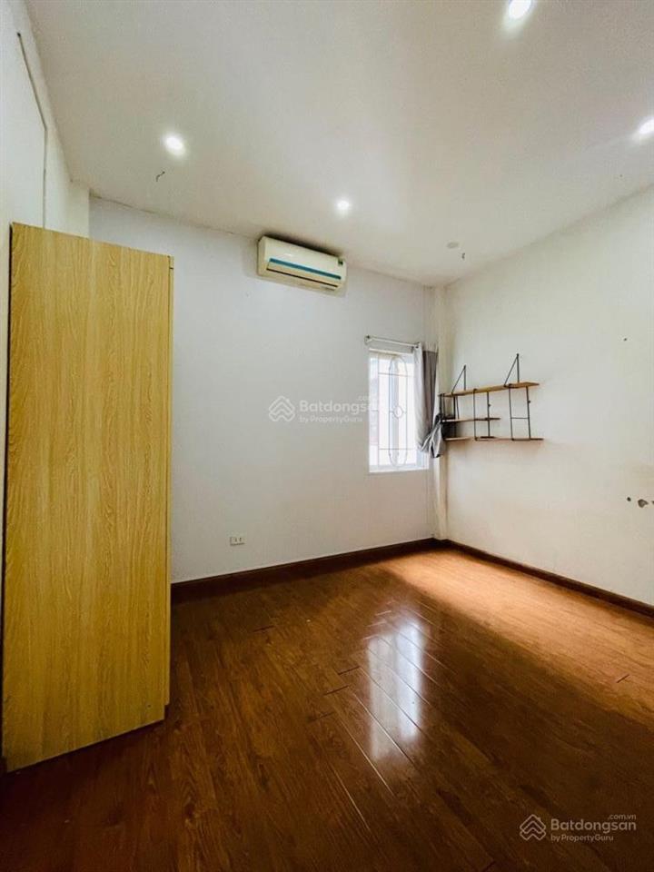 Tt cầu giấy  nhà dân xây 2 mặt ngõ trước sau  ô tô đỗ cửa dt 40m x 4t, mt 4m  thoáng  tiện ích